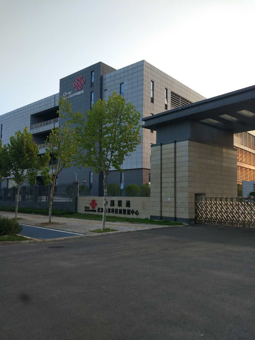 聯通武漢數據中心-發電機聯動百葉窗